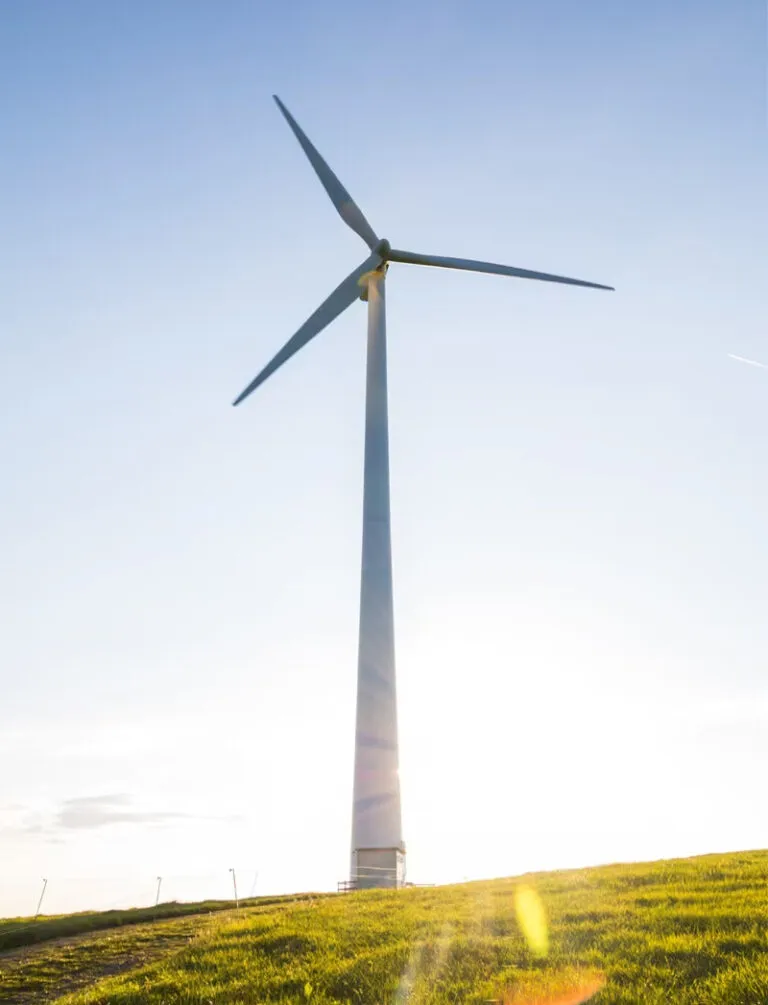 Une éolienne - smart grid by Roseau Technologies